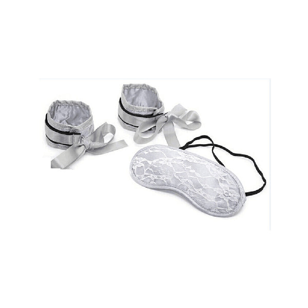 Lujuria de Encaje - Sexshop - Fantasía - Juegos - Disfraz - Sexy - Erótico - Placer - bdsm - sumisión - dominación - kit - antifaz - fusta - muñequeras - cinta