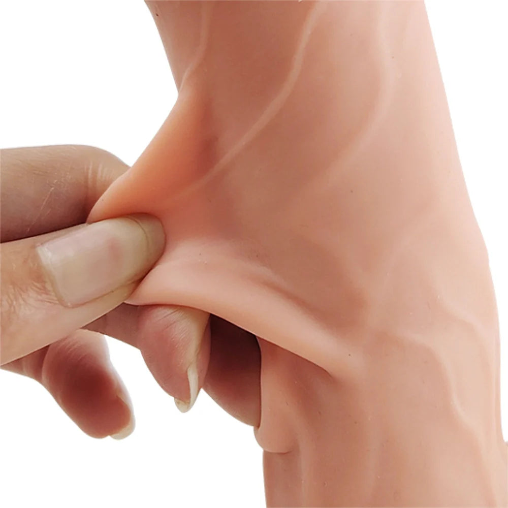 Dildo realista - efecto piel - TPE - material realista - textura suave - prepucio retractil - flexible - dildo con ventosa - dildo con testiculos - ventosa extraible - dildo para arnes - pegging